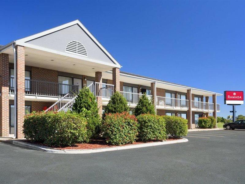 Ramada By Wyndham Batesville Exterior photo